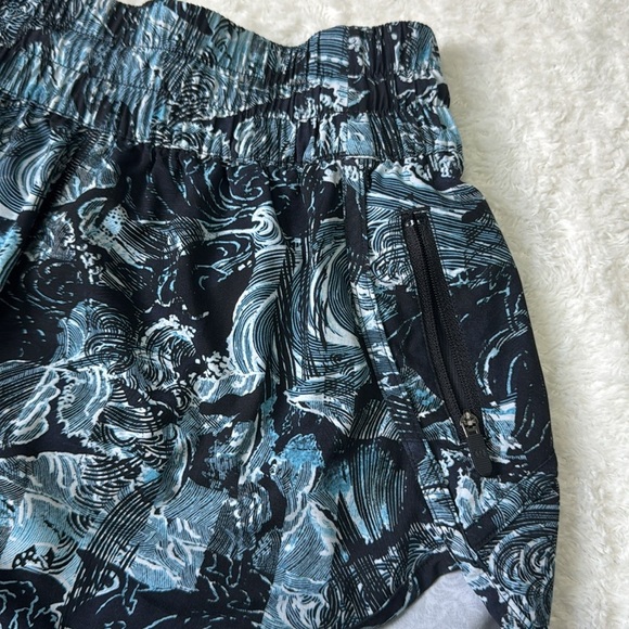 Lululemon Spring Break Away Short Eternal
Wave Starlight Black Size 6 - Picture 6 of 9